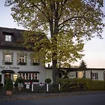 Zur Waldbahn 4*