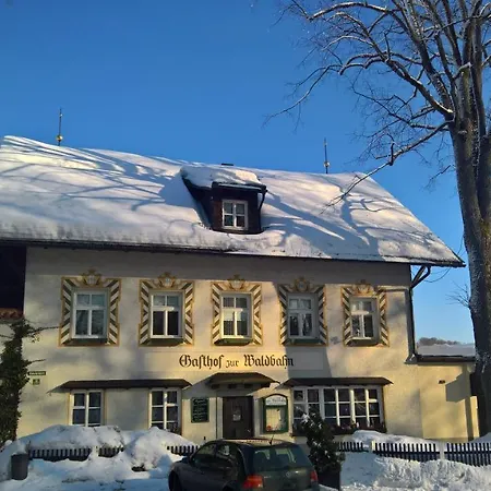 Zur Waldbahn 4*