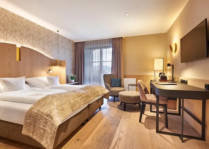 Hotel Zur Waldbahn 4*