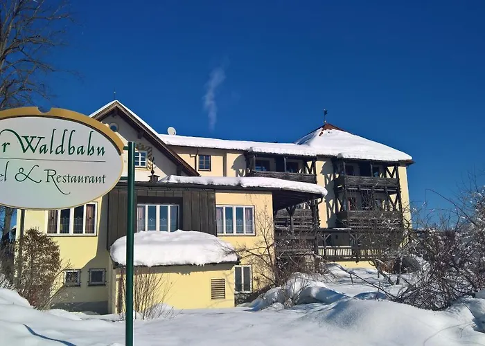 Zur Waldbahn 4*