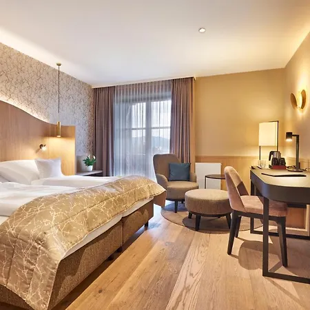 Hotel Zur Waldbahn 4*
