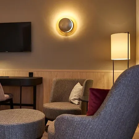 Zur Waldbahn Hotell 4*