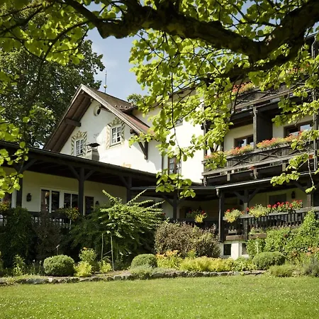 Hotell Zur Waldbahn 4*