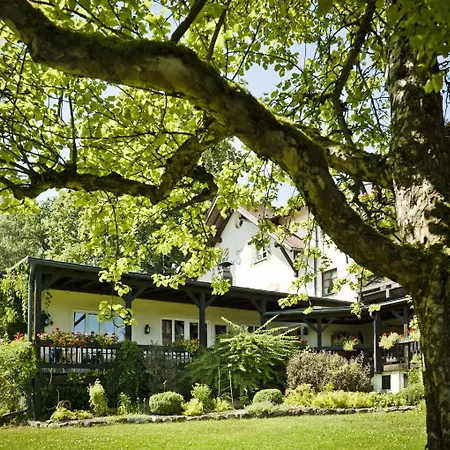 Hotel Zur Waldbahn 4*