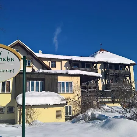 Zur Waldbahn 4*