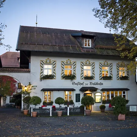 Zur Waldbahn 4* Цвизель